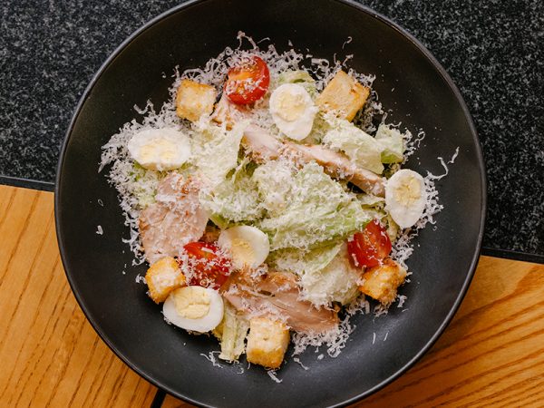 Цезарь салат с курицей