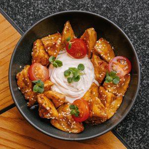 Баклажаны с томатами и сырным кремом