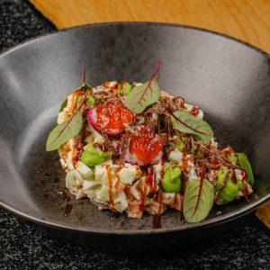 Оливье с копченой говядиной и икрой