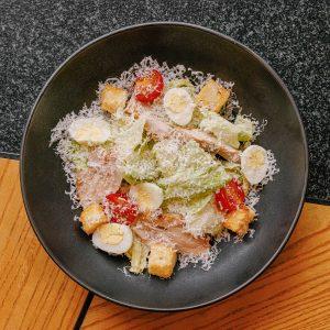 Цезарь салат с курицей