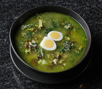 Суп двух трав с перепелиным яйцом