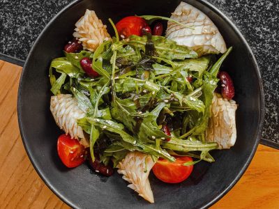 Салат с кальмаром и морской капустой