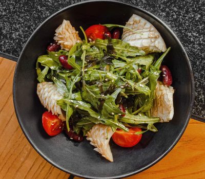 Салат с кальмаром и морской капустой