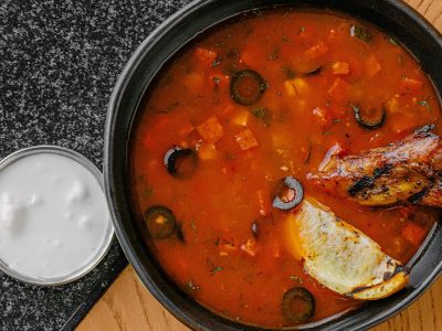 Солянка с копченым ребром