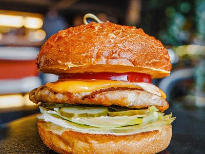 Местный с котлетой